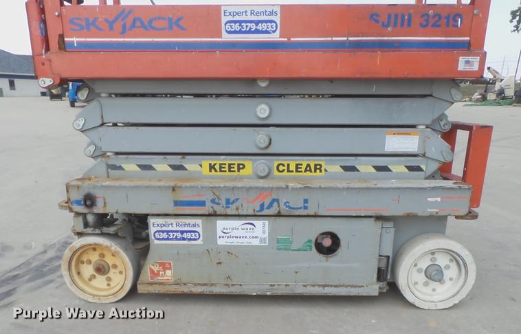 image for item DD7340 2008 Sky Jack SJIII 3219 scissor lift