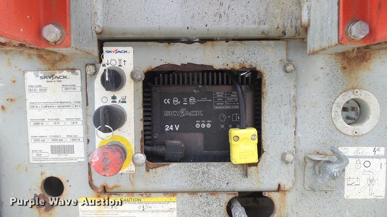 image for item DD7340 2008 Sky Jack SJIII 3219 scissor lift