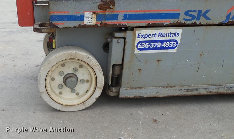 image for item DD7340 2008 Sky Jack SJIII 3219 scissor lift