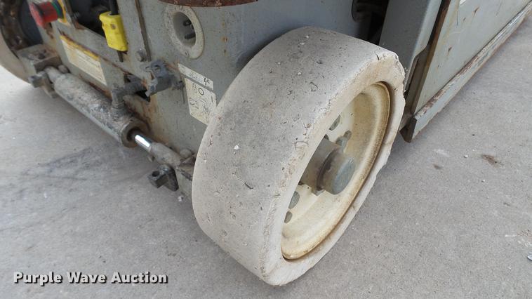 image for item DD7340 2008 Sky Jack SJIII 3219 scissor lift