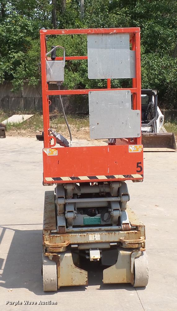 image for item DD7341 2008 Sky Jack SJIII 3219 scissor lift