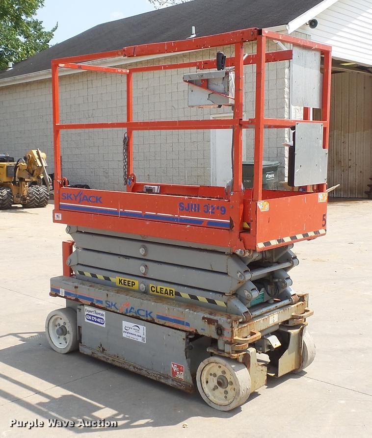 image for item DD7341 2008 Sky Jack SJIII 3219 scissor lift