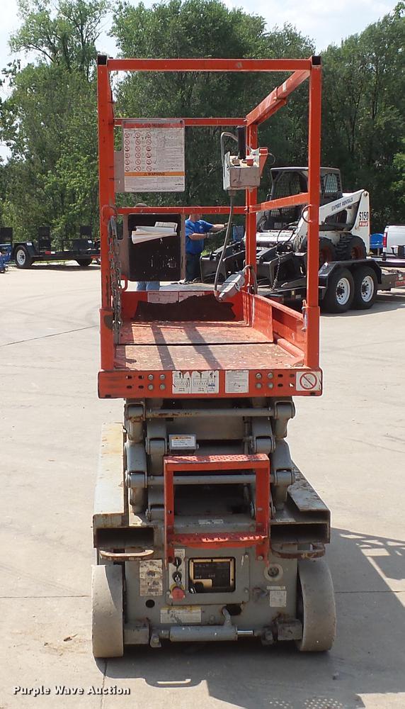 image for item DD7341 2008 Sky Jack SJIII 3219 scissor lift