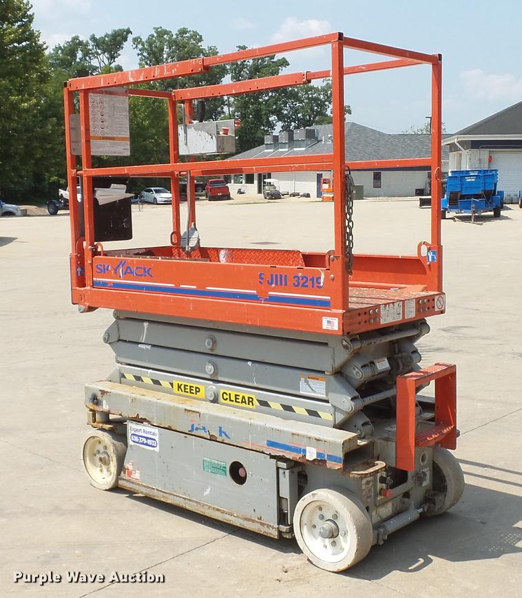 image for item DD7341 2008 Sky Jack SJIII 3219 scissor lift