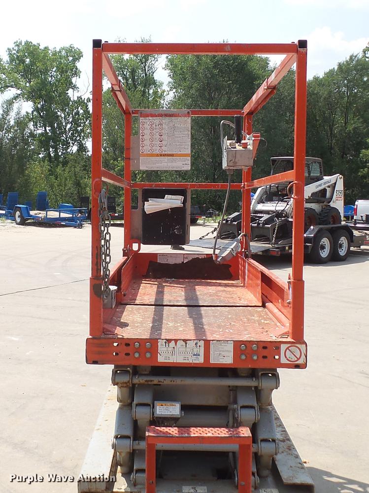 image for item DD7341 2008 Sky Jack SJIII 3219 scissor lift