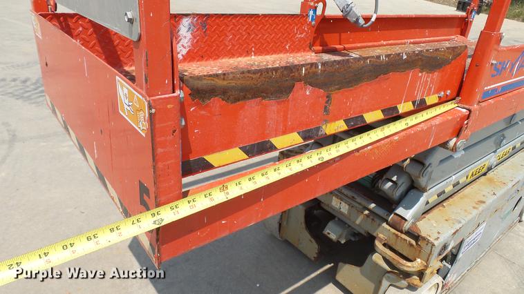 image for item DD7341 2008 Sky Jack SJIII 3219 scissor lift