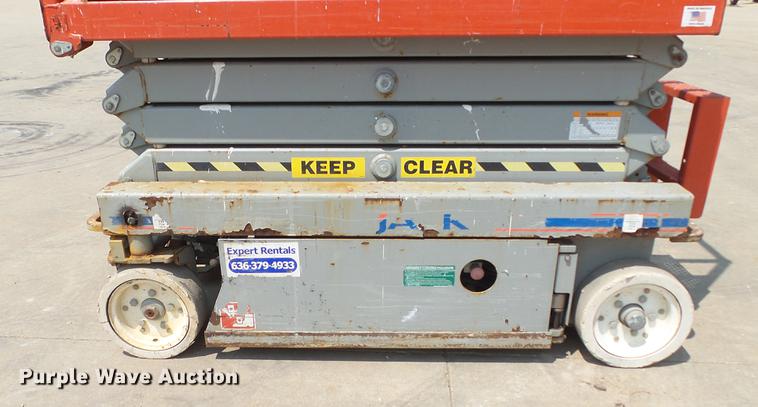 image for item DD7341 2008 Sky Jack SJIII 3219 scissor lift
