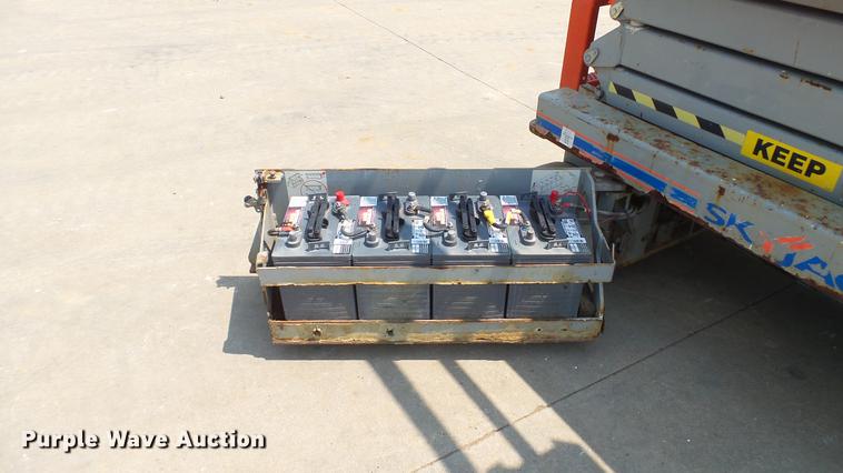 image for item DD7341 2008 Sky Jack SJIII 3219 scissor lift