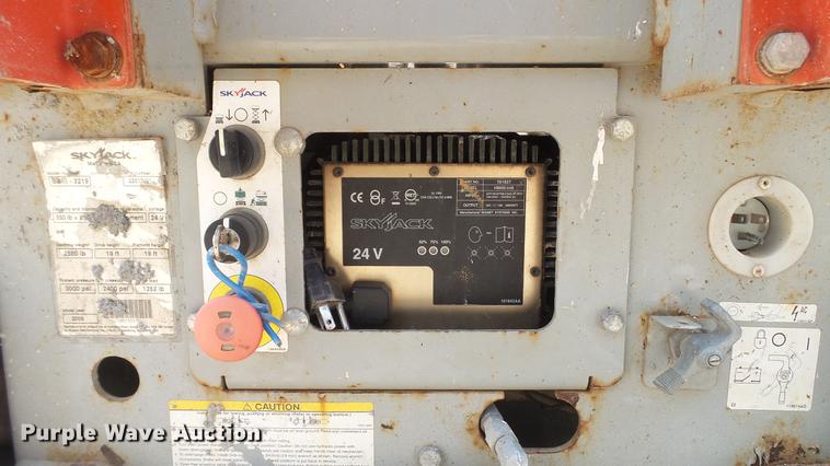 image for item DD7341 2008 Sky Jack SJIII 3219 scissor lift