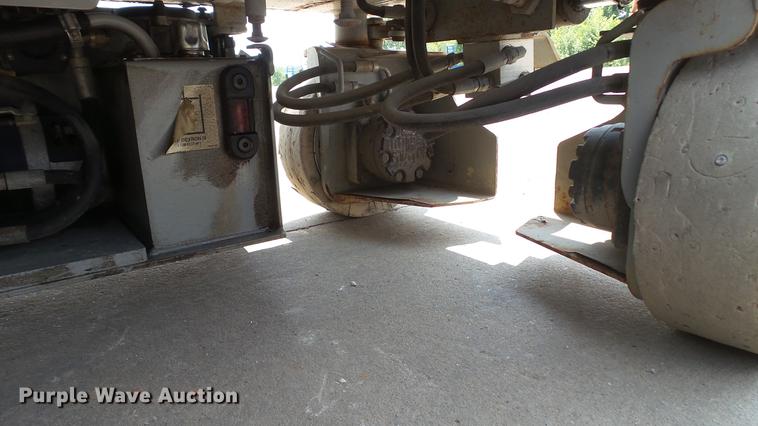 image for item DD7341 2008 Sky Jack SJIII 3219 scissor lift