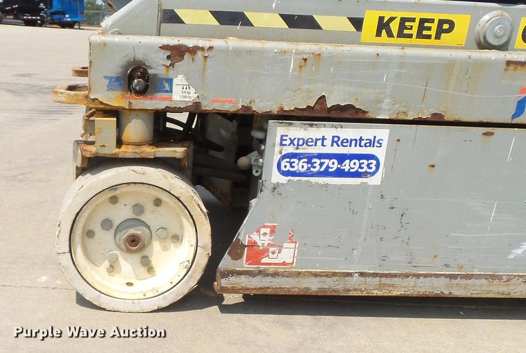 image for item DD7341 2008 Sky Jack SJIII 3219 scissor lift