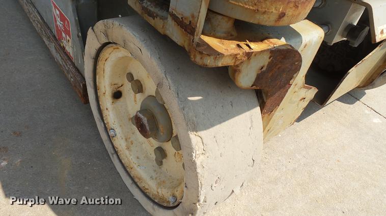 image for item DD7341 2008 Sky Jack SJIII 3219 scissor lift