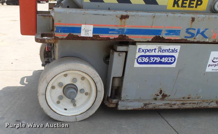 image for item DD7341 2008 Sky Jack SJIII 3219 scissor lift