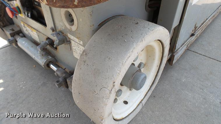 image for item DD7341 2008 Sky Jack SJIII 3219 scissor lift