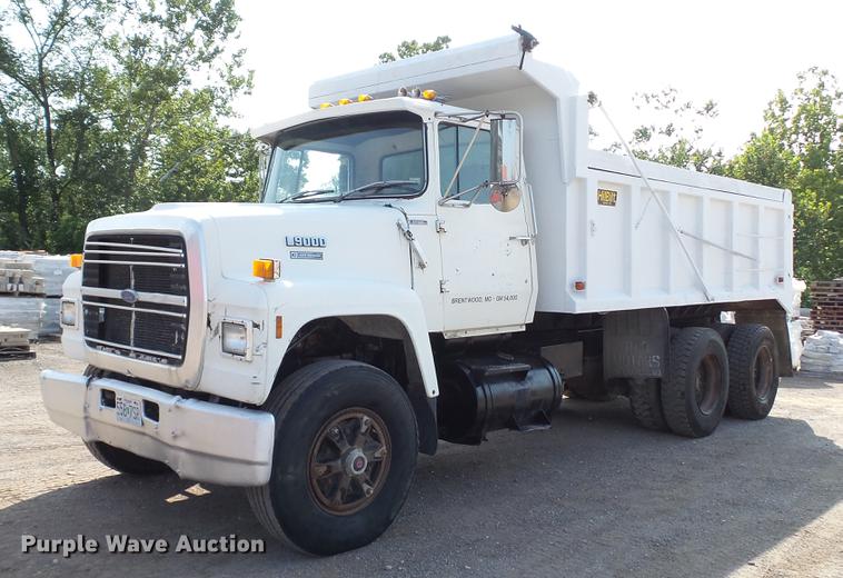 image for item DD7359 1989 Ford LT9000 dump truck