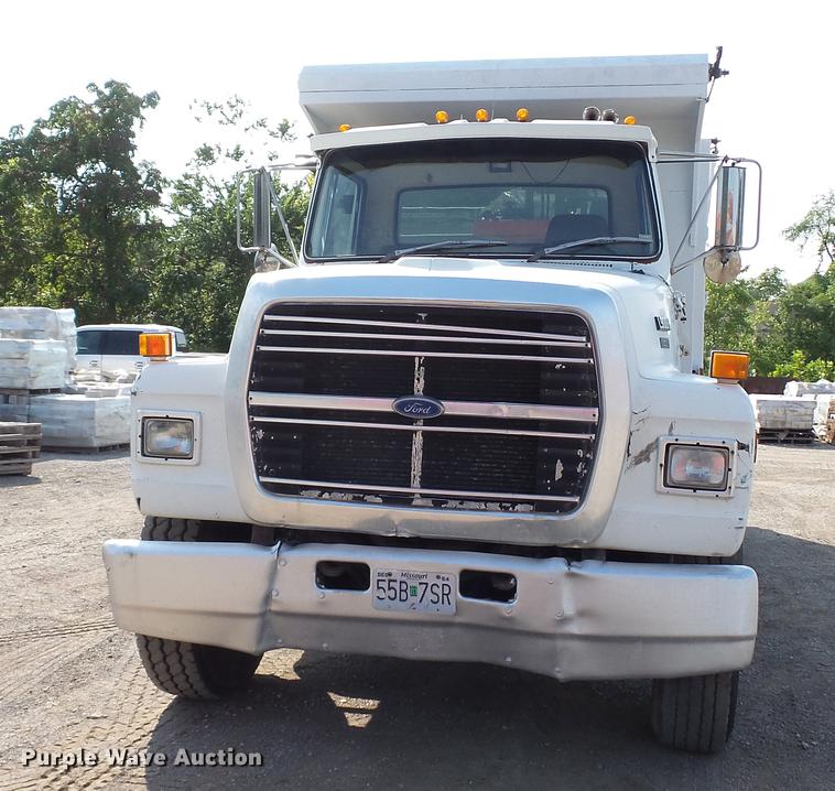 image for item DD7359 1989 Ford LT9000 dump truck