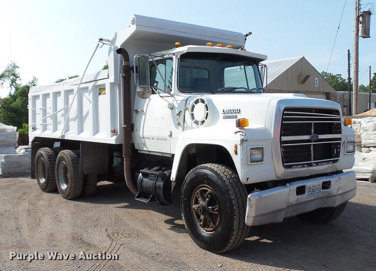 image for item DD7359 1989 Ford LT9000 dump truck