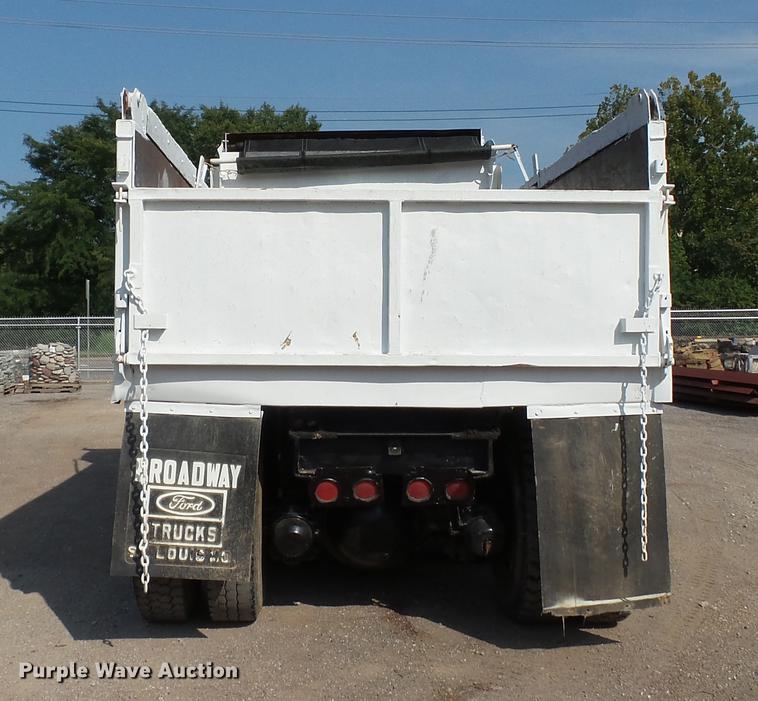 image for item DD7359 1989 Ford LT9000 dump truck