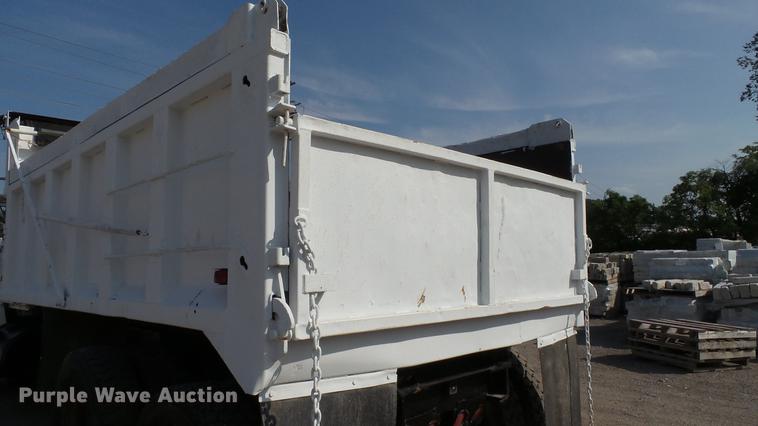 image for item DD7359 1989 Ford LT9000 dump truck
