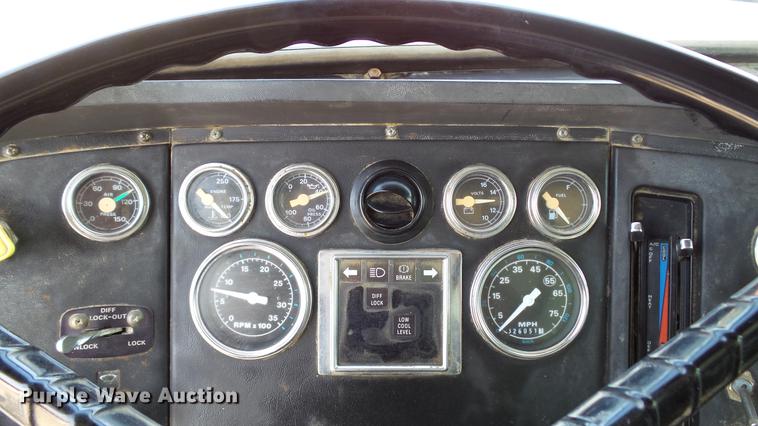 image for item DD7359 1989 Ford LT9000 dump truck