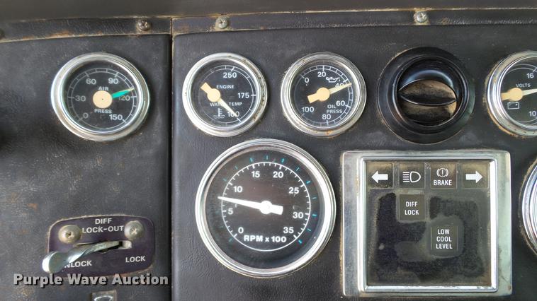 image for item DD7359 1989 Ford LT9000 dump truck