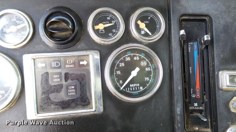 image for item DD7359 1989 Ford LT9000 dump truck