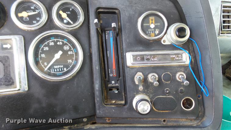 image for item DD7359 1989 Ford LT9000 dump truck