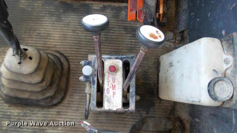 image for item DD7359 1989 Ford LT9000 dump truck