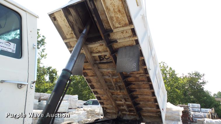 image for item DD7359 1989 Ford LT9000 dump truck