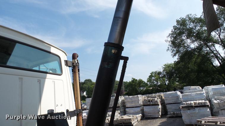 image for item DD7359 1989 Ford LT9000 dump truck