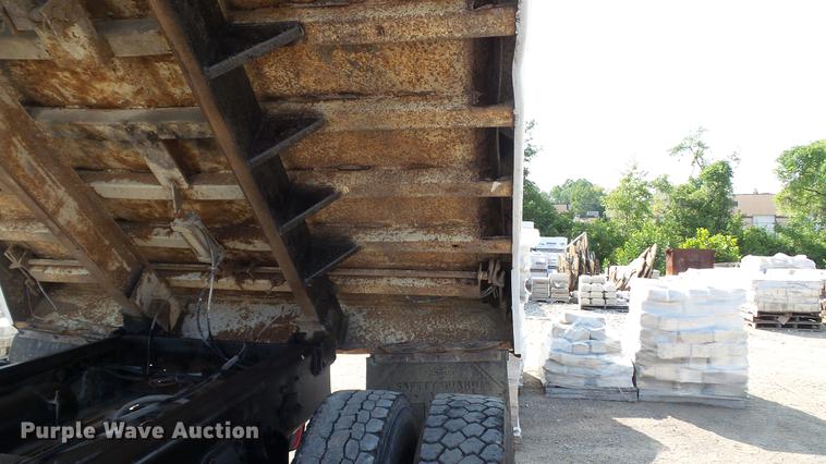 image for item DD7359 1989 Ford LT9000 dump truck