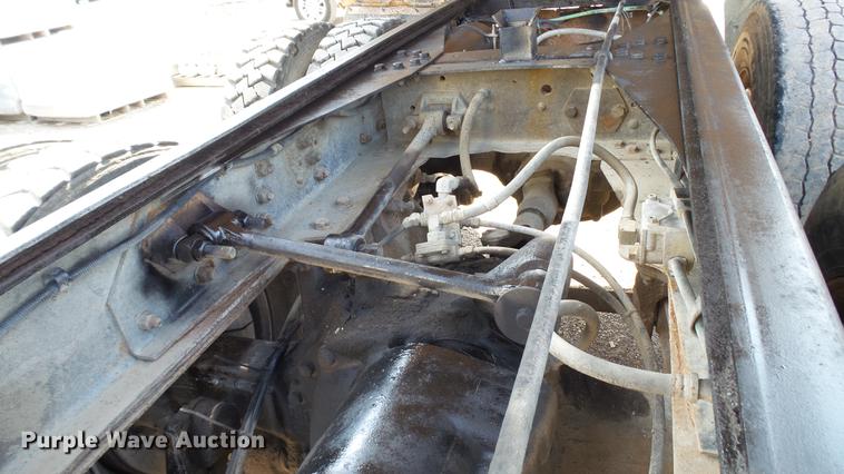 image for item DD7359 1989 Ford LT9000 dump truck