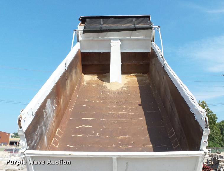 image for item DD7359 1989 Ford LT9000 dump truck