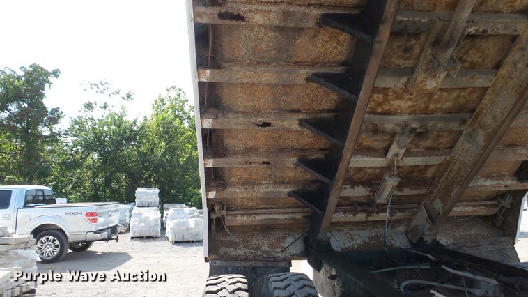 image for item DD7359 1989 Ford LT9000 dump truck
