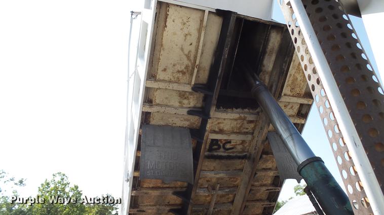 image for item DD7359 1989 Ford LT9000 dump truck