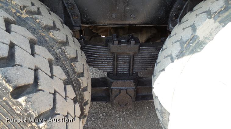 image for item DD7359 1989 Ford LT9000 dump truck