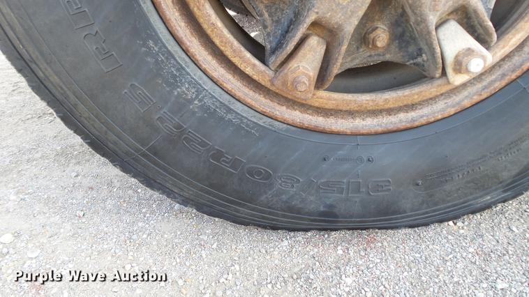 image for item DD7359 1989 Ford LT9000 dump truck