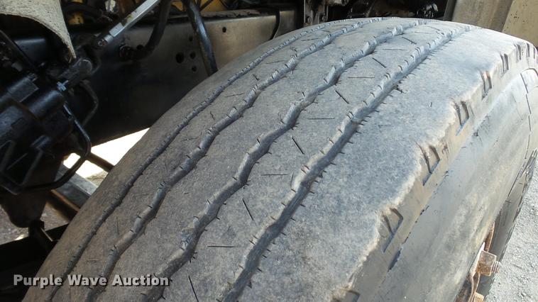 image for item DD7359 1989 Ford LT9000 dump truck