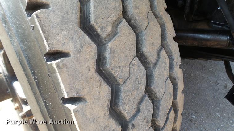 image for item DD7359 1989 Ford LT9000 dump truck