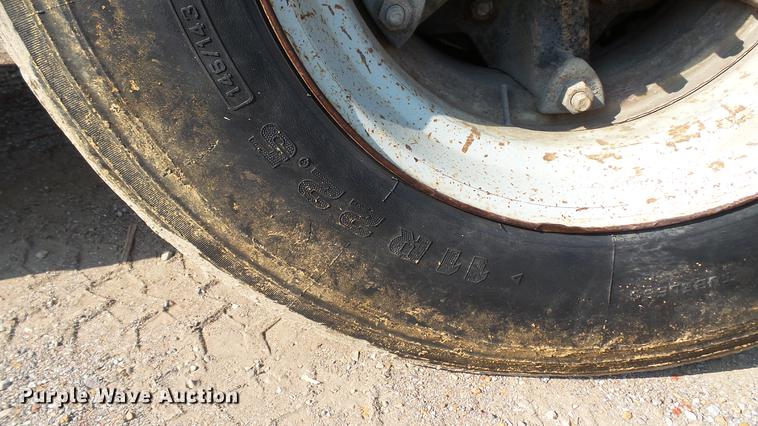 image for item DD7359 1989 Ford LT9000 dump truck