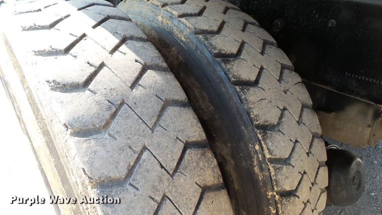 image for item DD7359 1989 Ford LT9000 dump truck