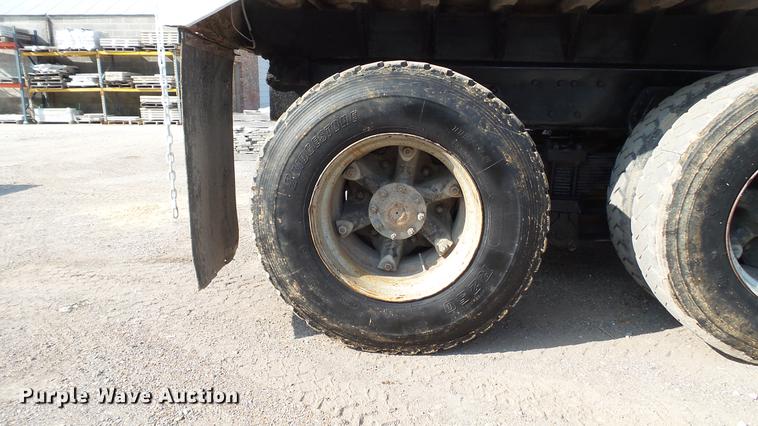 image for item DD7359 1989 Ford LT9000 dump truck