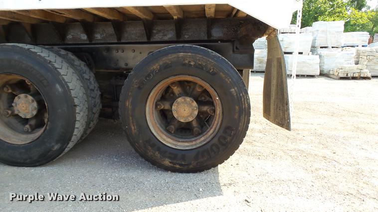 image for item DD7359 1989 Ford LT9000 dump truck