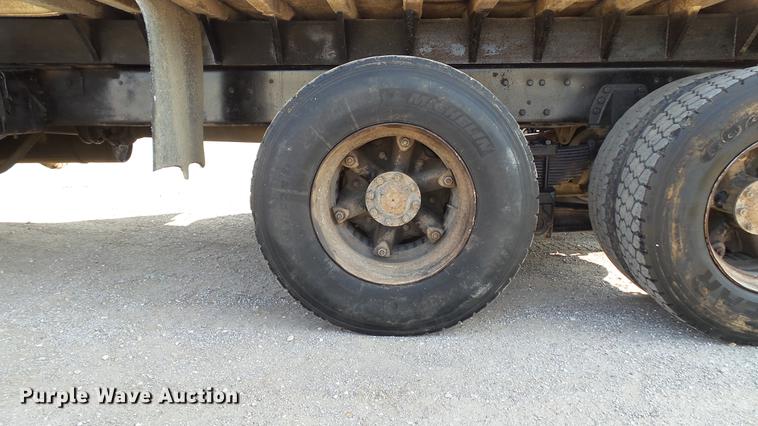 image for item DD7359 1989 Ford LT9000 dump truck