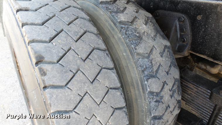 image for item DD7359 1989 Ford LT9000 dump truck