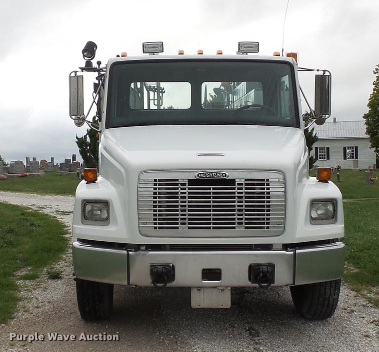 image for item DD7366 2001 Freightliner FL70 service truck