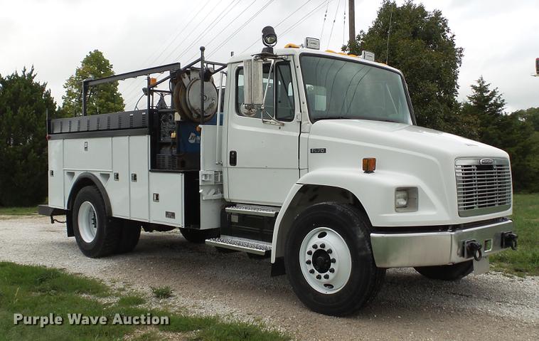 image for item DD7366 2001 Freightliner FL70 service truck