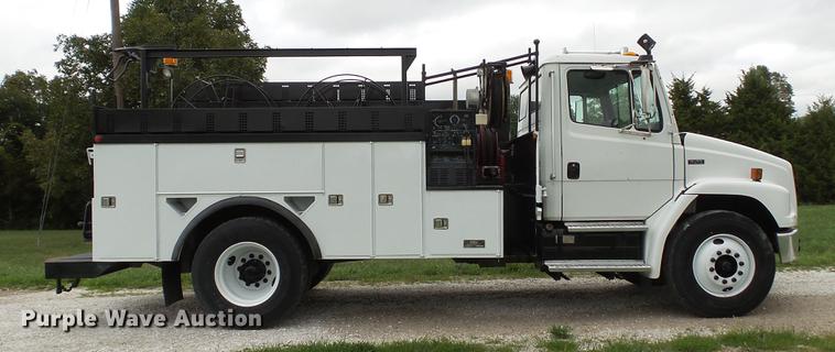 image for item DD7366 2001 Freightliner FL70 service truck
