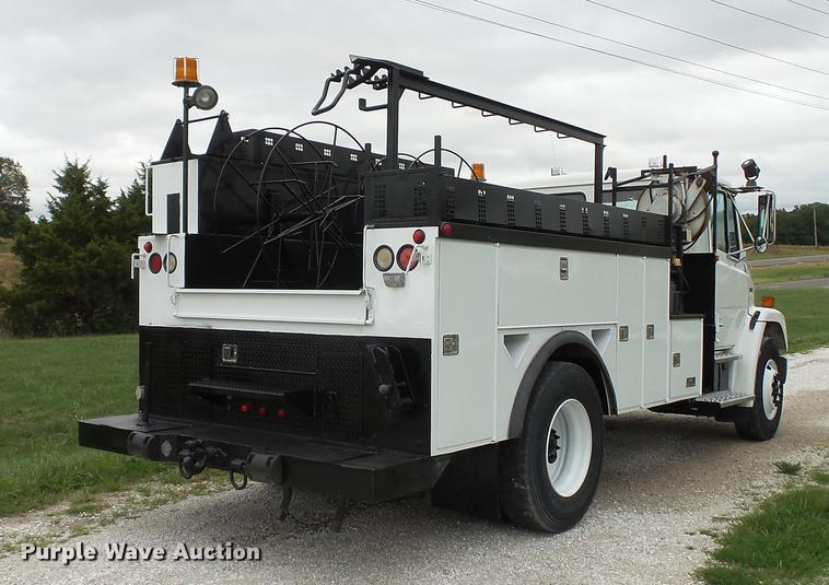 image for item DD7366 2001 Freightliner FL70 service truck