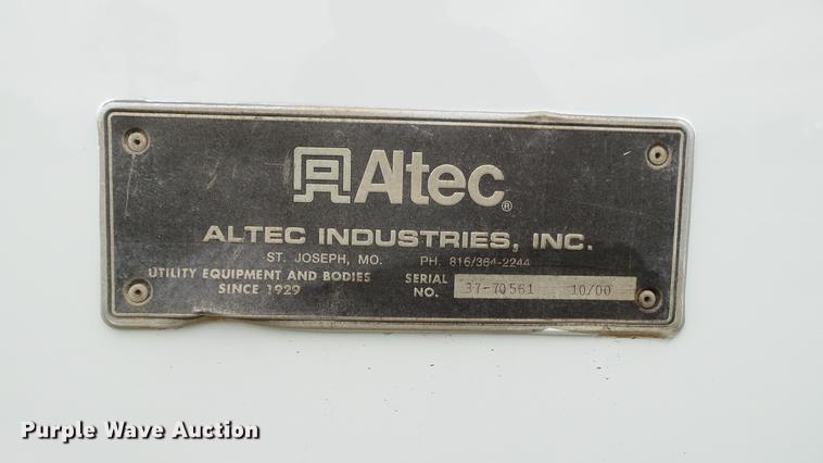 image for item DD7366 2001 Freightliner FL70 service truck